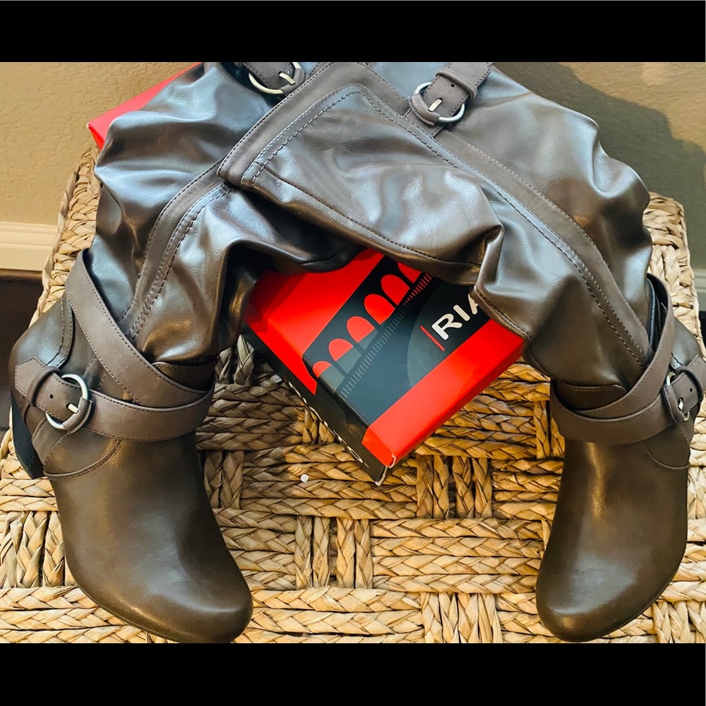 Rialto 🌸 super cute Brown boot 71/2 M NWT